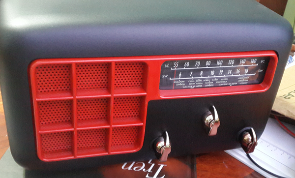 ampi1 ampi1 ampi Convirtiendo una radio antigua en un amplificador de guitarra a válvulas (tubos de vacío) Convirtiendo una radio antigua en un amplificador de guitarra a válvulas (tubos de vacío) ampi1