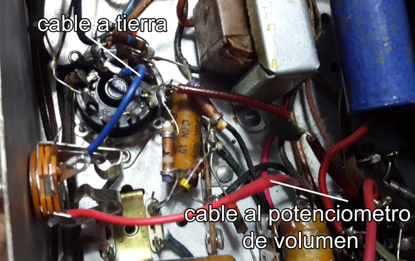 cables cables cables Convirtiendo una radio antigua en un amplificador de guitarra a válvulas (tubos de vacío) Convirtiendo una radio antigua en un amplificador de guitarra a válvulas (tubos de vacío) cables