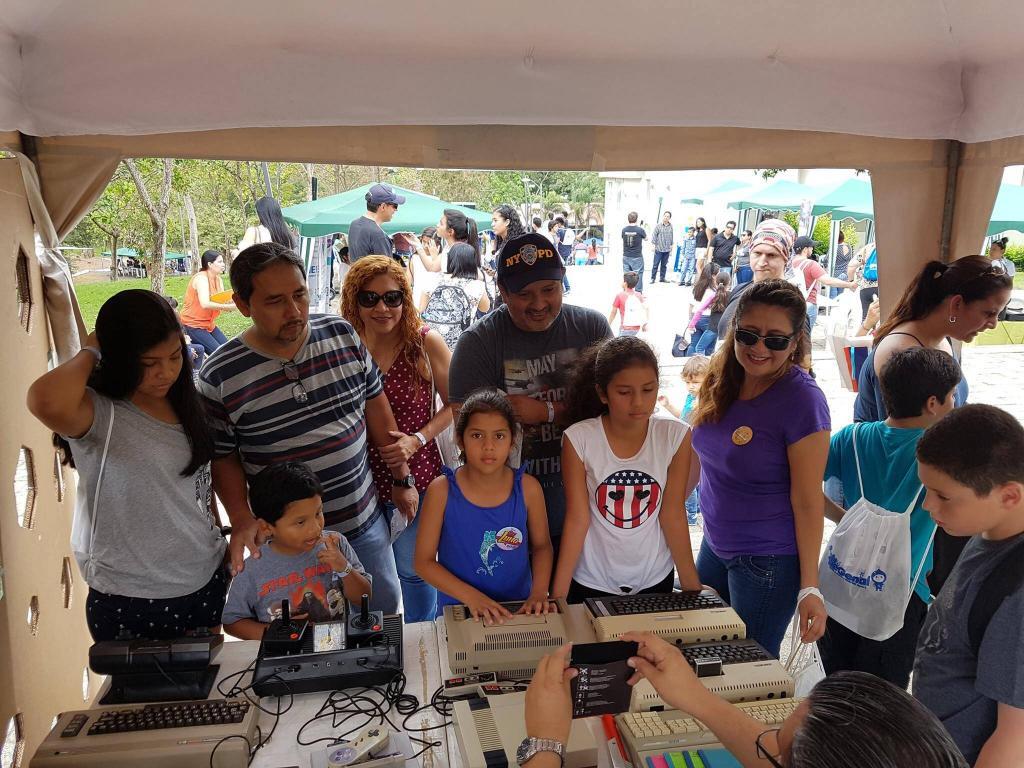 Stand de Computadoras Vintage en el Festival SeGenial 2017 Stand de Computadoras Vintage en el Festival SeGenial 2017